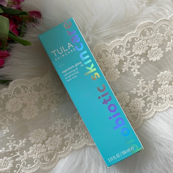 •Tula• Signature Glow Refreshing & Brightening Face Mist - Picture 2 of 11